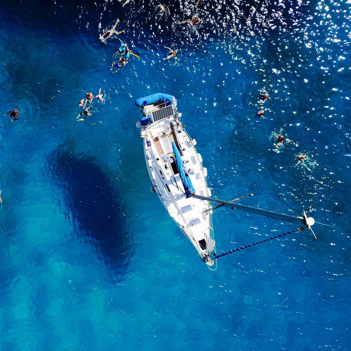 https://180yachts.com/wp-content/uploads/2023/02/image_shape_02.jpg