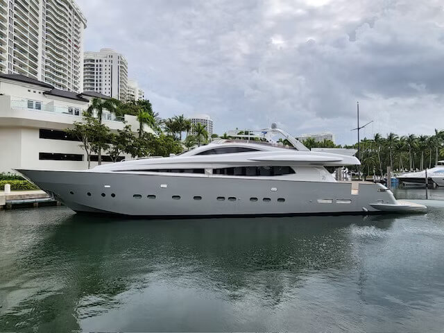 Luxury-Motor3